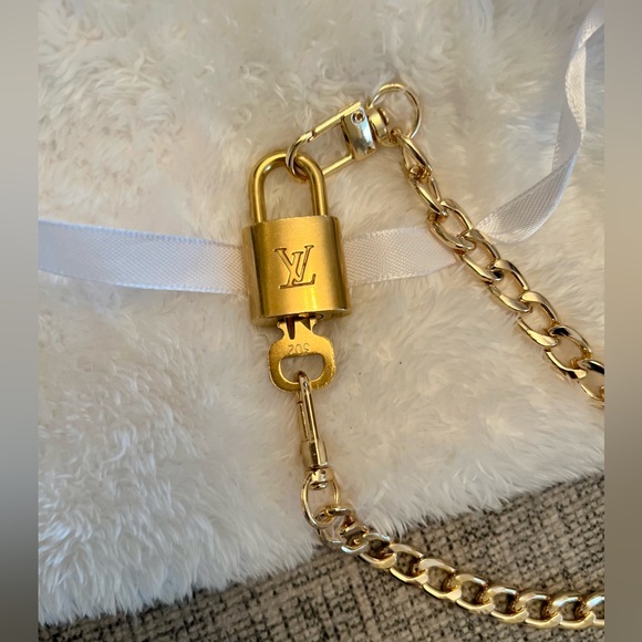 Louis Vuitton Lock and Key on Chain Necklace 🤩! - Picture 1 of 4